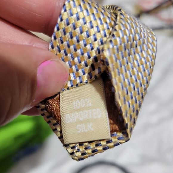 Michael Kors Men's Iridescent imported Silk Neck-Tie - Picture 7 of 12